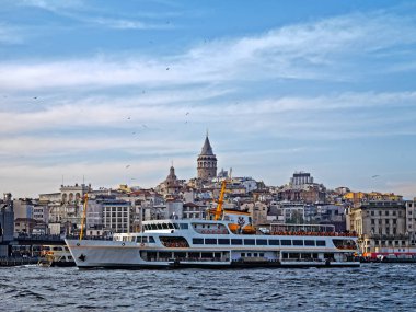 Gün batımında Galata Kulesi görünümü
