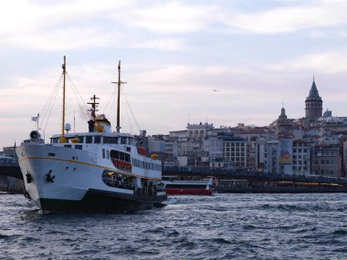 Gün batımında Galata Kulesi görünümü
