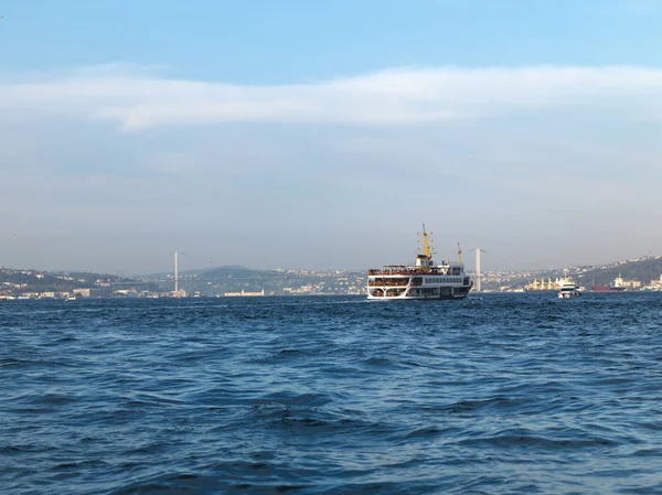 Passagierboote Auf Dem Bosporus Von Istanbul — Stockfoto