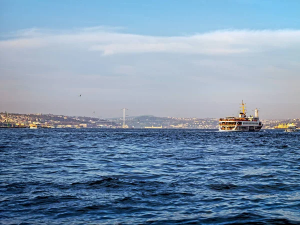 Passagierboote Auf Dem Bosporus Von Istanbul — Stockfoto