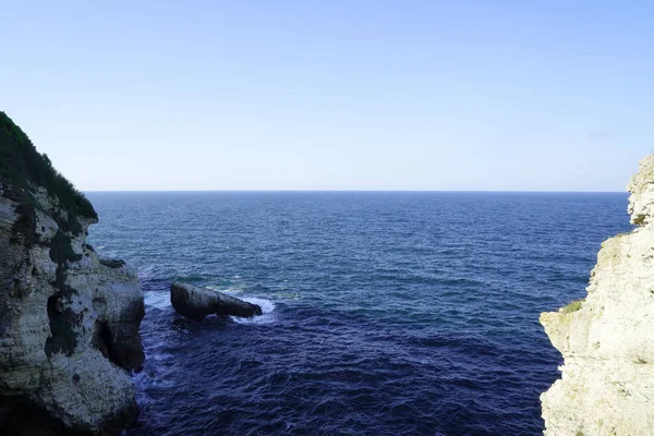 Τεράστια Βράχια Στη Θάλασσα — Φωτογραφία Αρχείου
