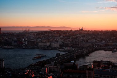 Galata Köprüsü ve Altın Boynuz İstanbul gün batımı