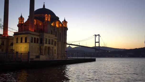 Oryakoy Moskén Och Istanbul Bosporen Vid Soluppgången — Stockvideo