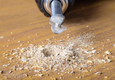 Donanım montaj için delik delme