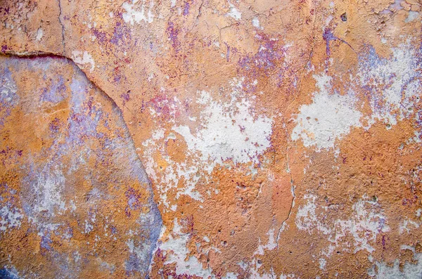 Alte Wand mit rissiger Farbe, orange — Stockfoto