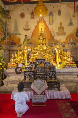 Bangkok, Tayland 'daki tapınaklarda Buda