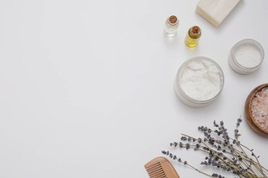 Sıfır atık doğal spa konsepti: sağlık ürünleri için eko organik ürünler, plastik yok. Metin için boş alan.