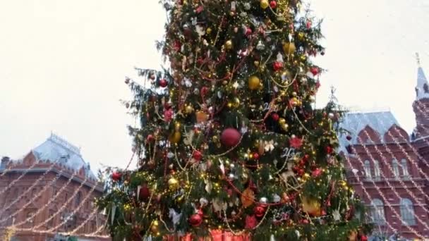 Moscou, dezembro de 2019: Feira de Natal - decorações na Praça Vermelha e Praça Manezhnaya no centro de Moscou — Vídeo de Stock