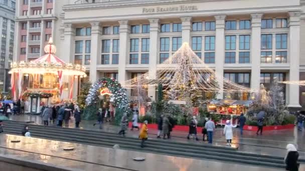 Moscou, décembre 2019 : Foire de Noël - décorations sur la Place Rouge et la Place Manezhnaya dans le centre de Moscou — Video