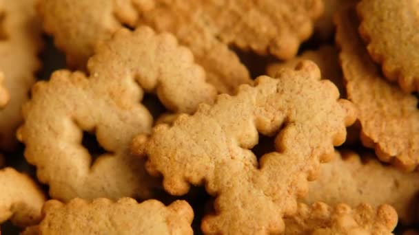Lettere dell'alfabeto britannico fatte di biscotti di pan di zenzero, primo piano — Video Stock