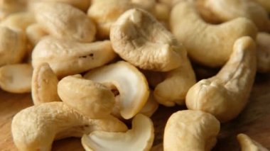 Kaju fıstığı dönüyor, makro atış. Üst görünüm