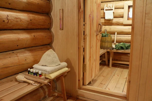 Russische Sauna. Interieur, Badutensilien und Zubehör. — Stockfoto