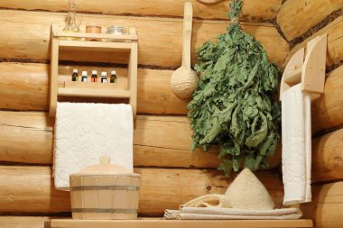 İç bir sauna ve banyo aksesuarları.