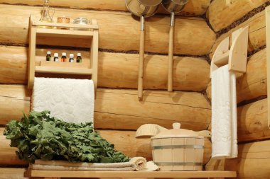 İç bir sauna ve banyo aksesuarları.