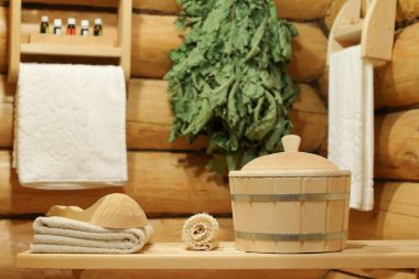 İç bir sauna ve banyo aksesuarları.