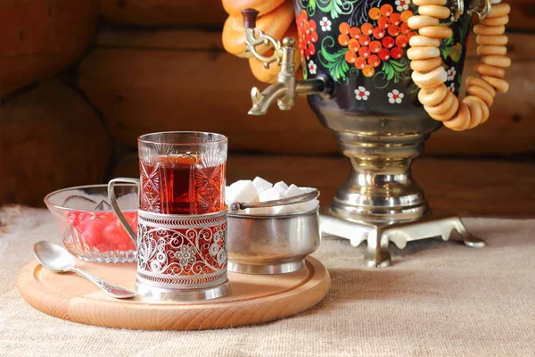 Rus Çay Bir Simit Ile Bir Semaver — Stok fotoğraf