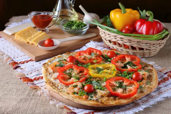 Gotowane Pizza Warzywa Składniki Stole — Zdjęcie stockowe