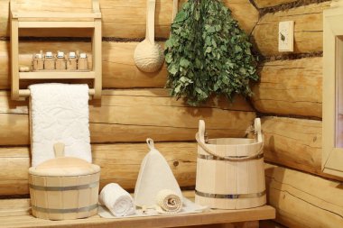 İç Rus banyo ve banyo aksesuarları parçası. Rus Banyosu günlük duvarlarının arka plan üzerinde banyo aksesuarları.