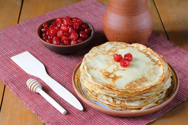 Empilement Crêpes Cerise Sèche Sur Table Bois Marron — Photo