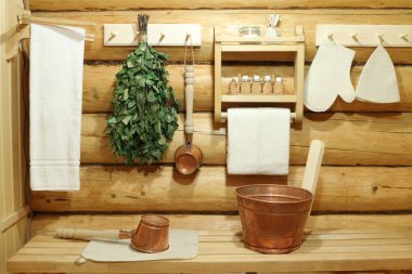 Ahşap iç kısımda sauna için bakır aksesuarlar.. 