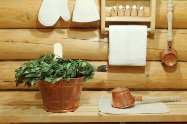 Ahşap iç kısımda sauna için bakır aksesuarlar.. 