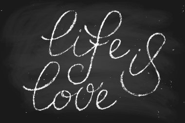 Aşk hayattır. El yazısıyla yazılmış metin, yazı tahtası, tebeşir vektör. E