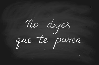 Vektör metni, İspanyolca cümle, yani kimsenin seni durdurmasına izin verme, tahtada tebeşir.