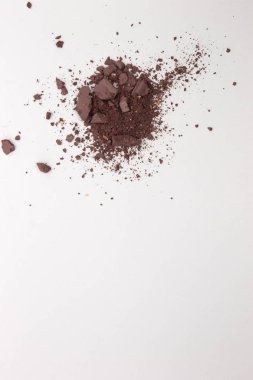 Bu Matte Light Maun Pudrası Eyeshadow 'un beyaz arka planda izole edilmiş bir fotoğrafı. 