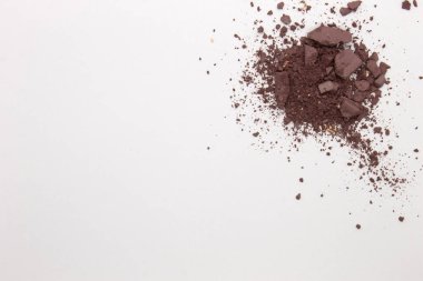 Bu Matte Light Maun Pudrası Eyeshadow 'un beyaz arka planda izole edilmiş bir fotoğrafı. 