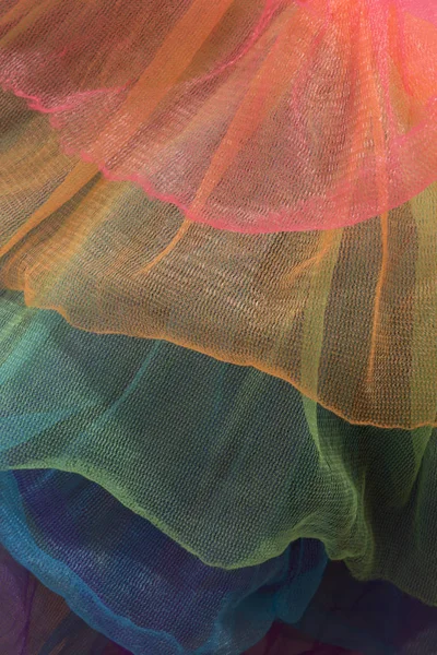 Bu Renkli Tulle Tutu 'nun yakın plan fotoğrafı.