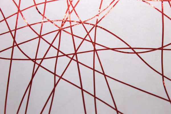 Bir Beyaz Kağıda Uygulanan Kırmızı Bant Kullanılarak Yaratılmış Geometrik Bir — Stok fotoğraf