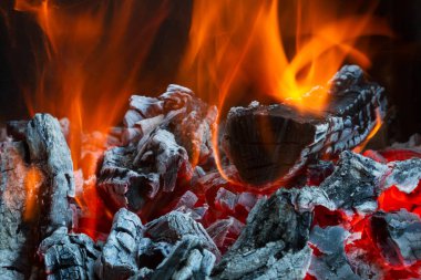 Yangında yanan odun