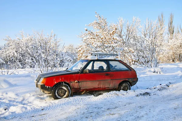 Red old car on background of winter park. — Stok fotoğraf