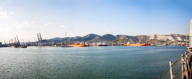 Novorossiysk, Russuan Federasyonu - 30 Haziran 2018: Novorossiysk Ticari Deniz Limanı Rusya 'nın ekonomik ve yaptırımsal abluka dönemindeki en büyük limanlarından biridir.