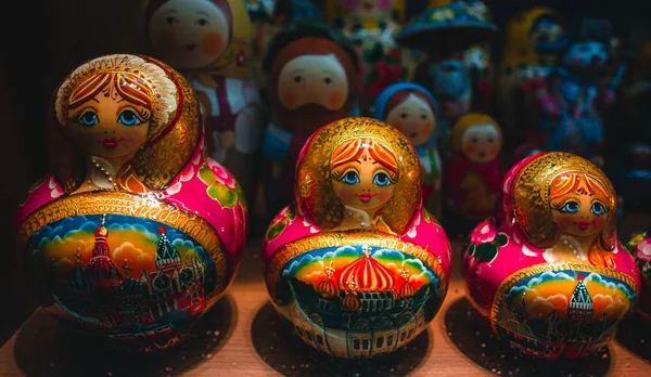 Tres muñecas rusas anidando — Foto de Stock