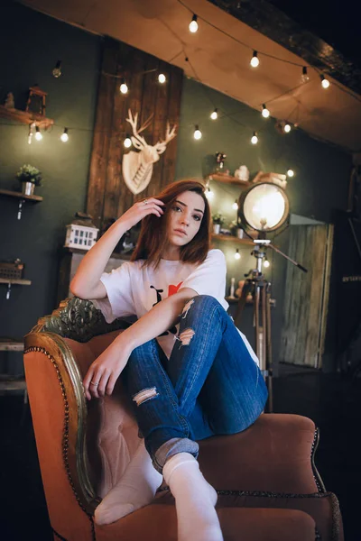 Jeans arka plan Işık Ampüller adlı genç kız