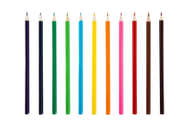 Beyaz arkaplanda izole edilmiş renkli kalemler