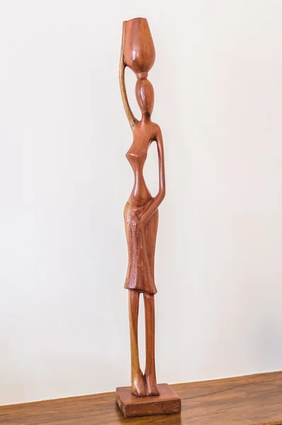 Figurine jeune femme avec cruche — Photo
