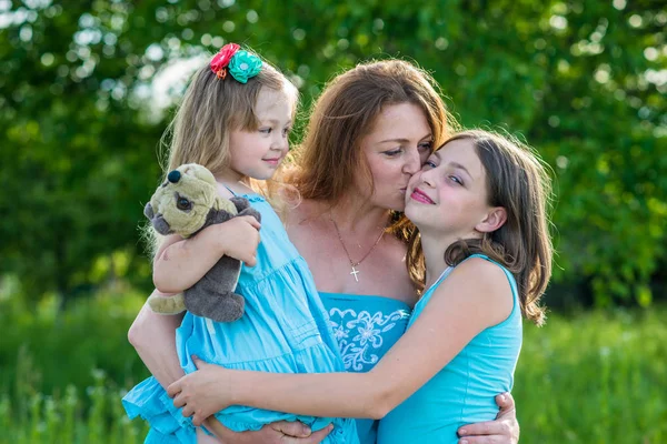 Mère et deux filles — Photo