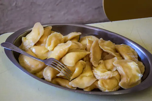 Plaka Mantı pişirme — Stok fotoğraf