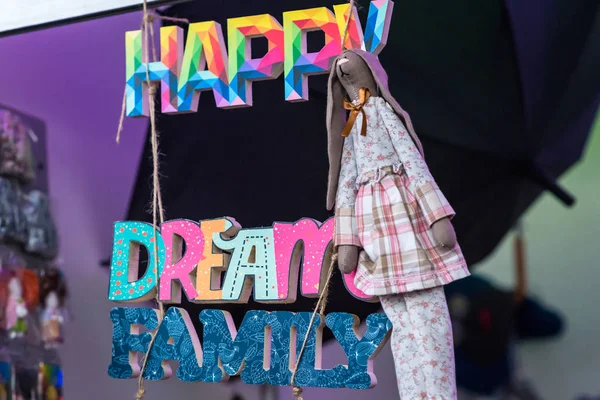 字母的颜色题字 幸福的家庭 — 图库照片