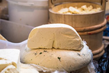 parça taze beyaz peynir