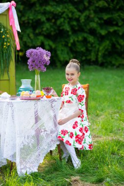 güzel kız kahvaltı vardır