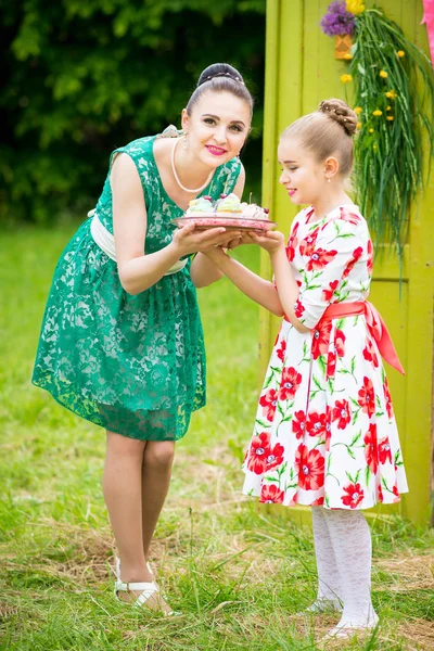 Madre con hija —  Fotos de Stock