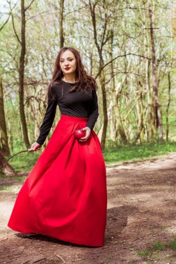 ormandaki bir Orak kadınla