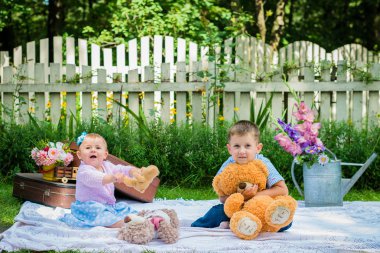 Kız ve erkek Bahçe