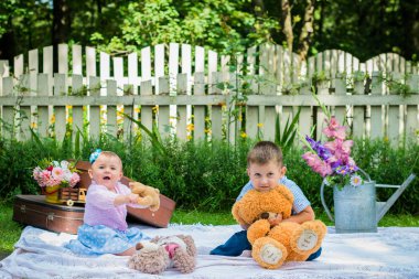 Kız ve erkek Bahçe