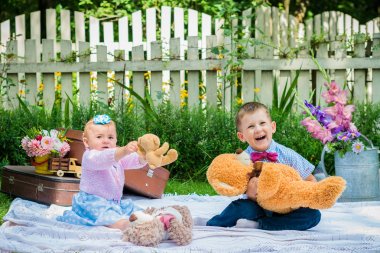 Kız ve erkek Bahçe