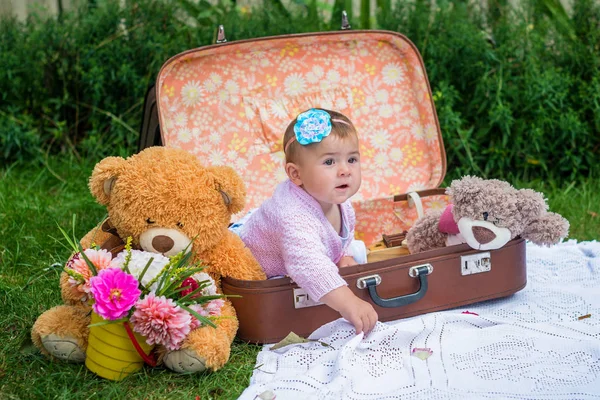 Kislány bőrönd — Stock Fotó