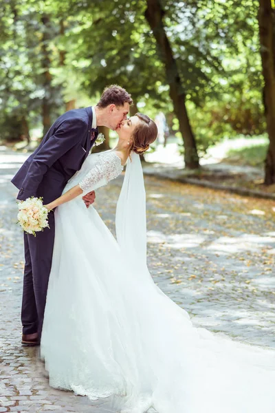 Casamento jovem casal — Fotografia de Stock